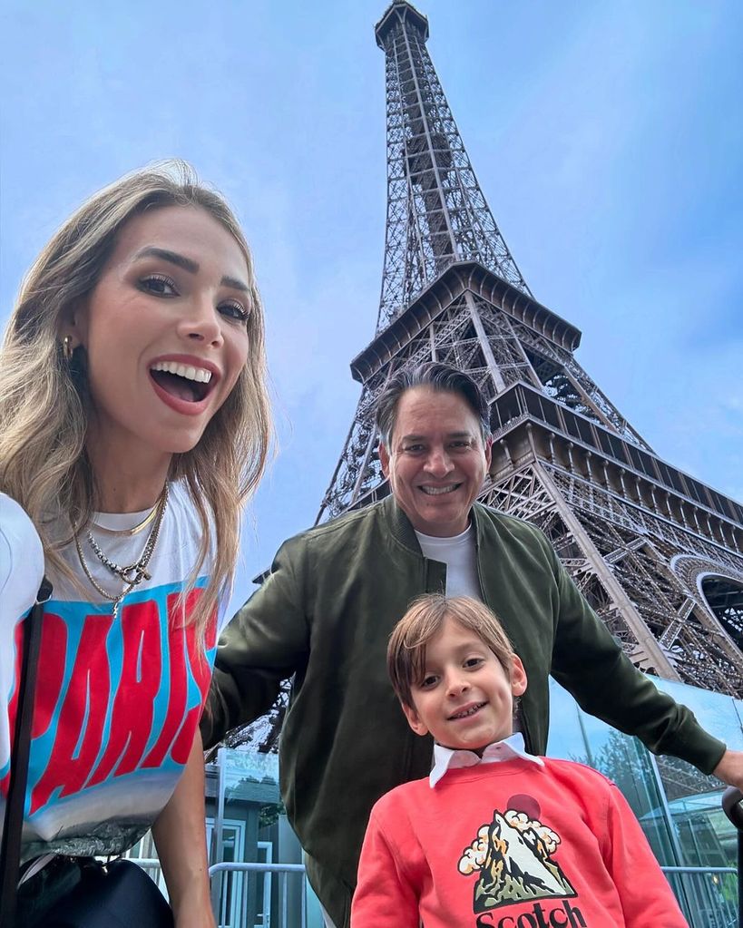 Daniel Sarcos y Alessandra Villegas de vacaciones en París