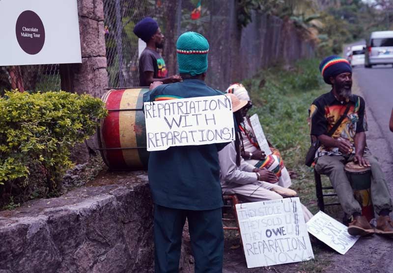 Protestas a la visita de los condes de Wessex al Caribe