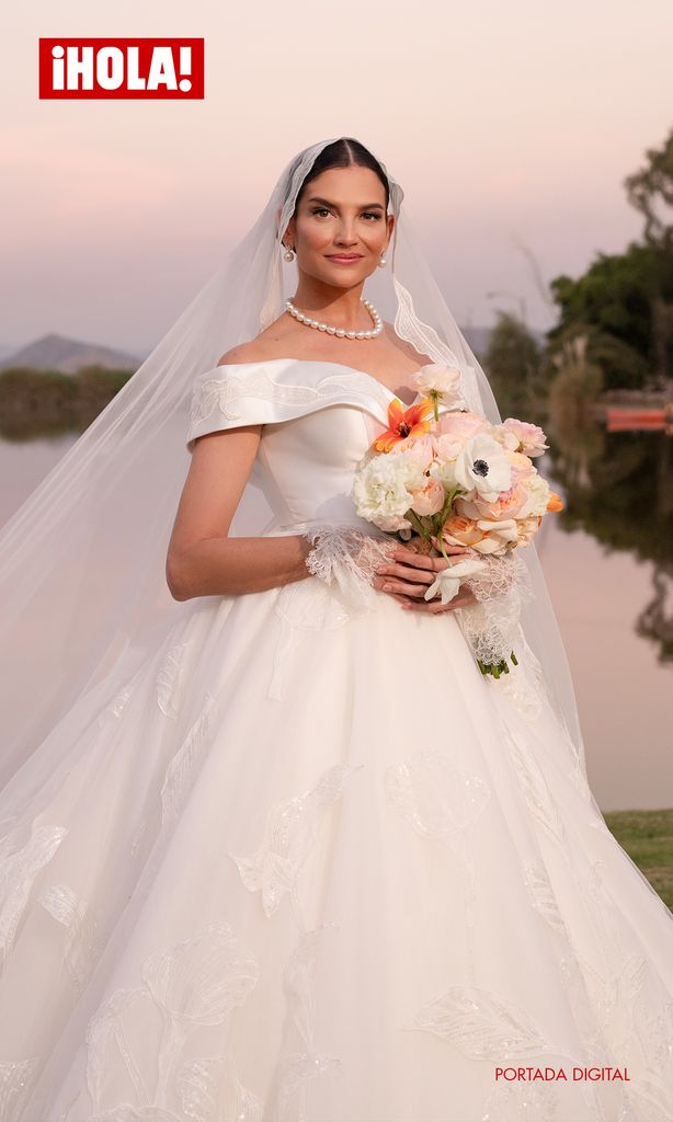 Foto: Rafael Pulido | Vestuario Natalia Jiménez, Arnold Hemkes y Alessandra: hechos a la medida por Benito Santos | Maquillaje: Dan Avilán | Peinado: Carlos Arriola | Joyas: Renata Larios | Wedding Planer: Eder Hernández | Locación: Hacienda La Santa Cruz