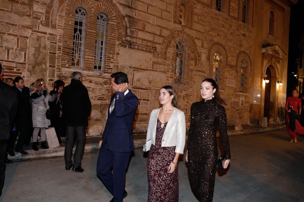 Amelia  Morales y Ana María Morlaes, hijas de Alexia de Grecia