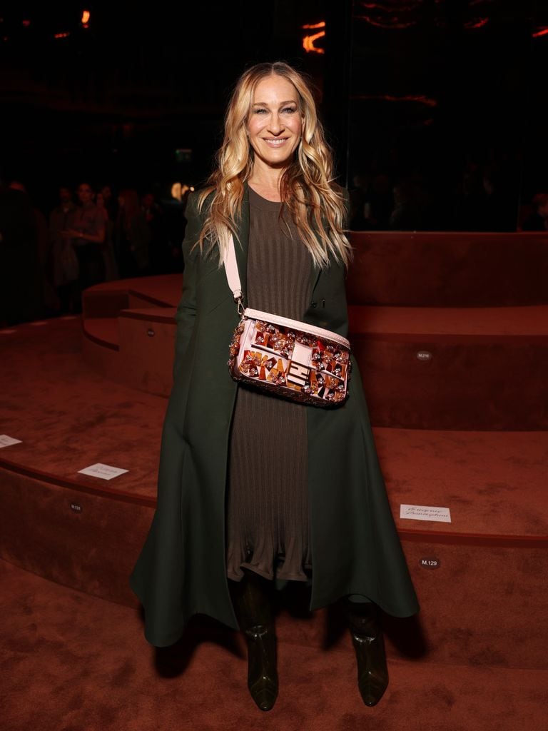 Sarah Jessica Parker en el desfile de Fendi, Milan Fashion Week Otoño/Invierno 2025-26