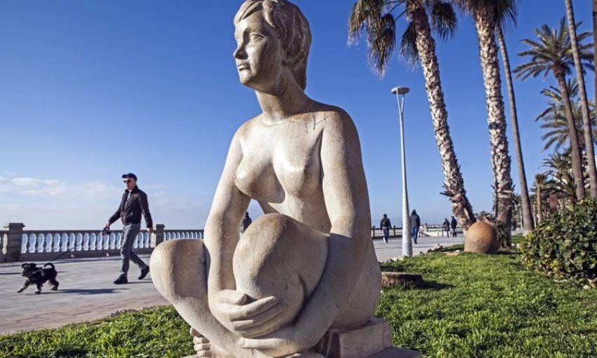 Esculturas en el paseo marítimo de Sitges.