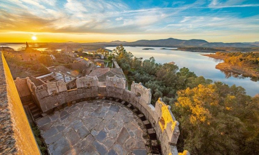 Panorámica del embalse de Gabriel y Galán desde el castillo de Granadilla.