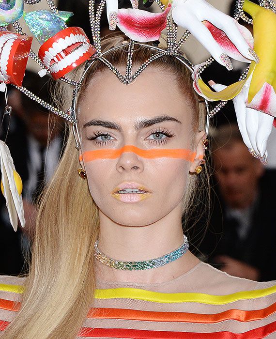 gala met maquillaje ojos cara delevingne 1a