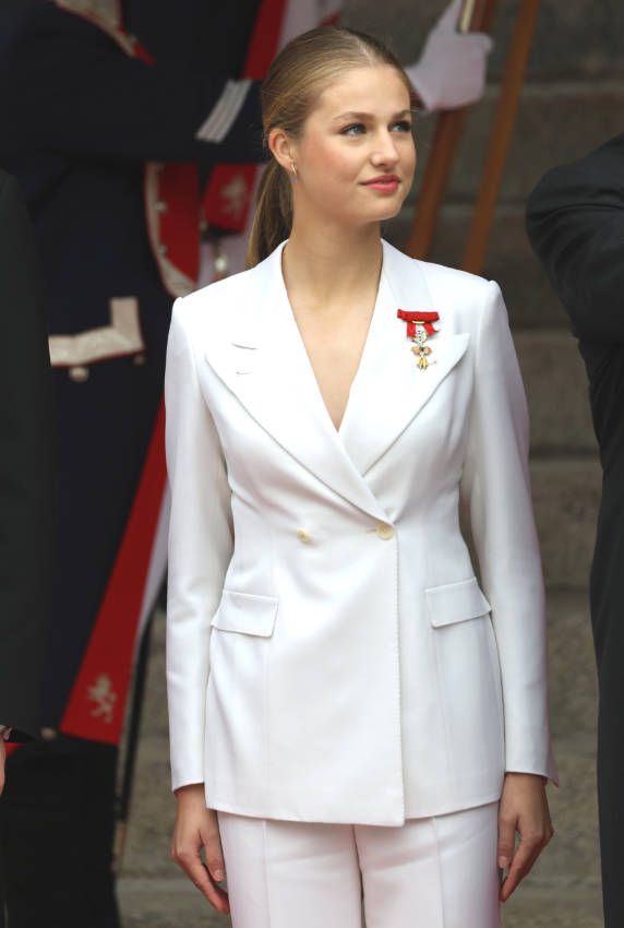 Princesa Leonor traje blanco jura de la Constitución