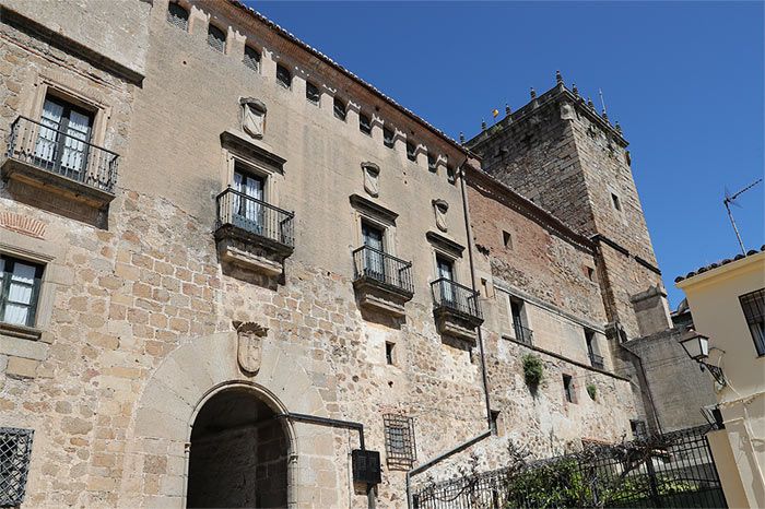 Todo listo para la boda de Isabelle Junot y Álvaro Falcó en Plasencia 