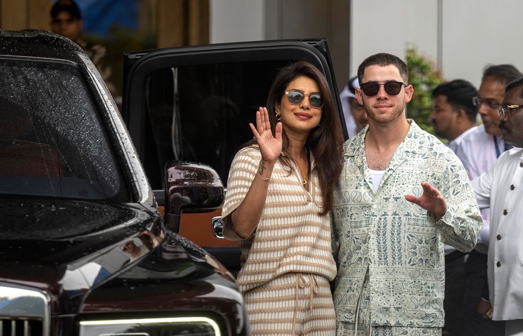 Priyanka Chopra y su marido Nick Jonas llegan a Mumbai para asistir a la boda del multimillonario indio Anant Ambani y Radhika Merchant