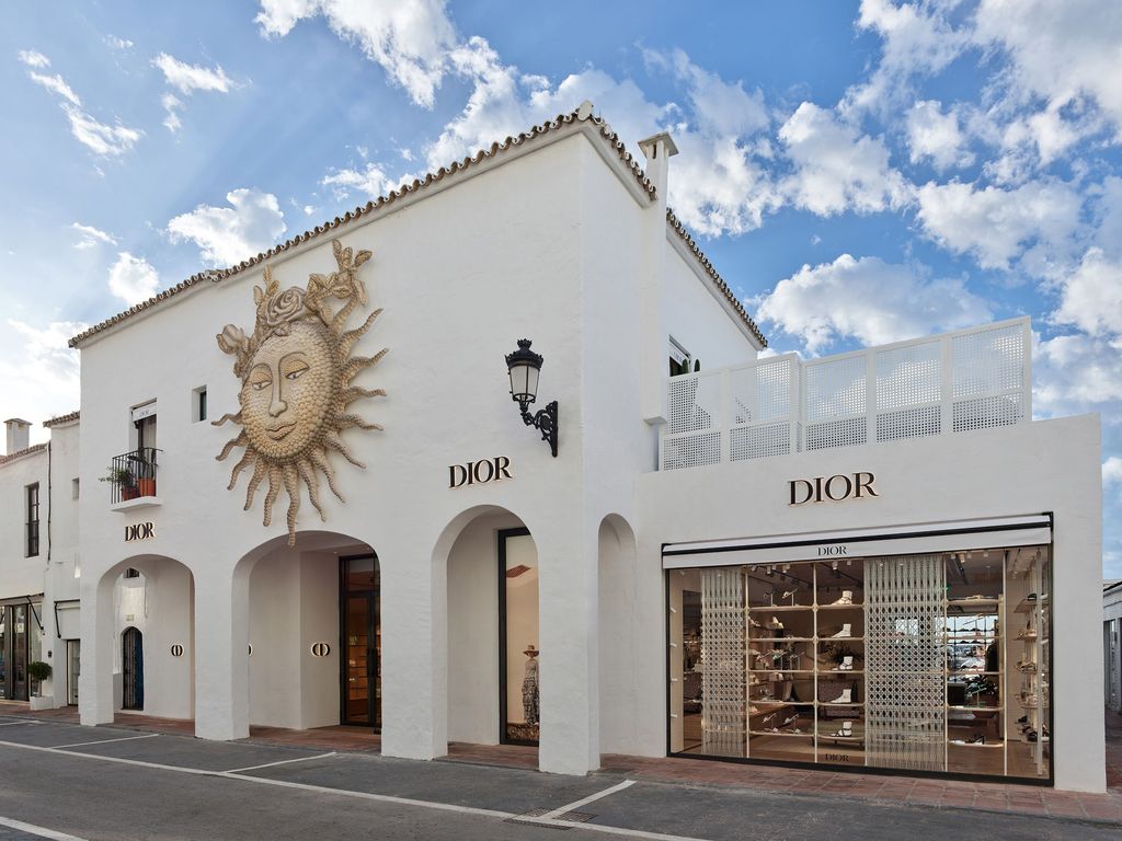 Fachada de la nueva tienda de Dior en Puerto Banús