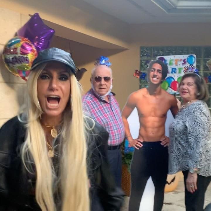 lili estefan celebra el cumplea os 21 de su hijo lorenzo