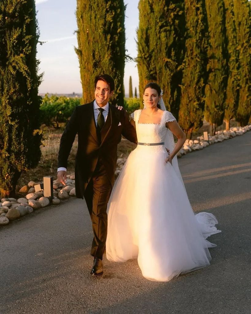 Vestidos de novia con cinturón a color