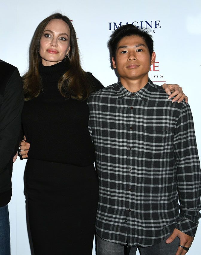 Angelina Jolie con su hijo Pax