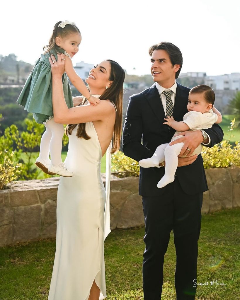 Ximena Navarrete, Juan Carlos Valladares y sus hijos