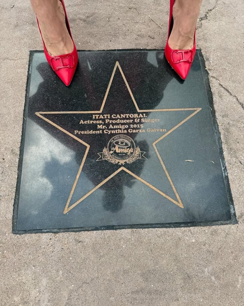 En 2015, Itatí Cantoral develó su estrella en el Paseo de la Fama de Mr. Amigo.