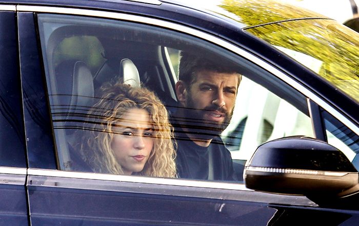 Shakira y Gerard Piqué en el coche