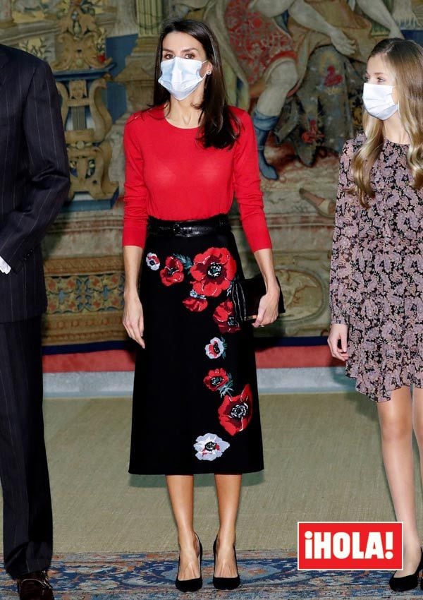 Reina Letizia con falda de flores