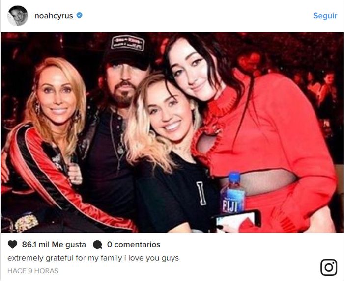 Miley, Billie Ray, Noah Cyrus Premios IHeartRadio 