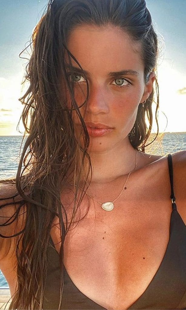 Selfie de la influencer Sara Sampaio en la playa
