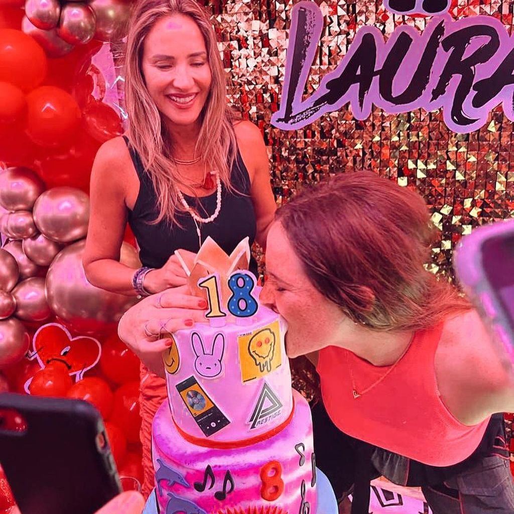 Angélica Castro y su hija Laura en su fiesta por sus 18 años