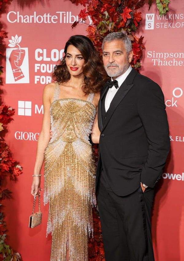 Amal Clooney estrena un vestido de cristales que exigió 1.000 horas de elaboración