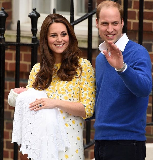 Imagen de los Duques de Cambridge del pasado sábado 2 de mayo saliendo del hospital con su segunda hija, Charlotte Elizabeth Diana, la nueva princesa de Inglaterra
