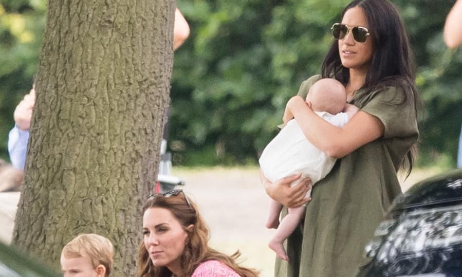 meghan-markle-archie-cuddle