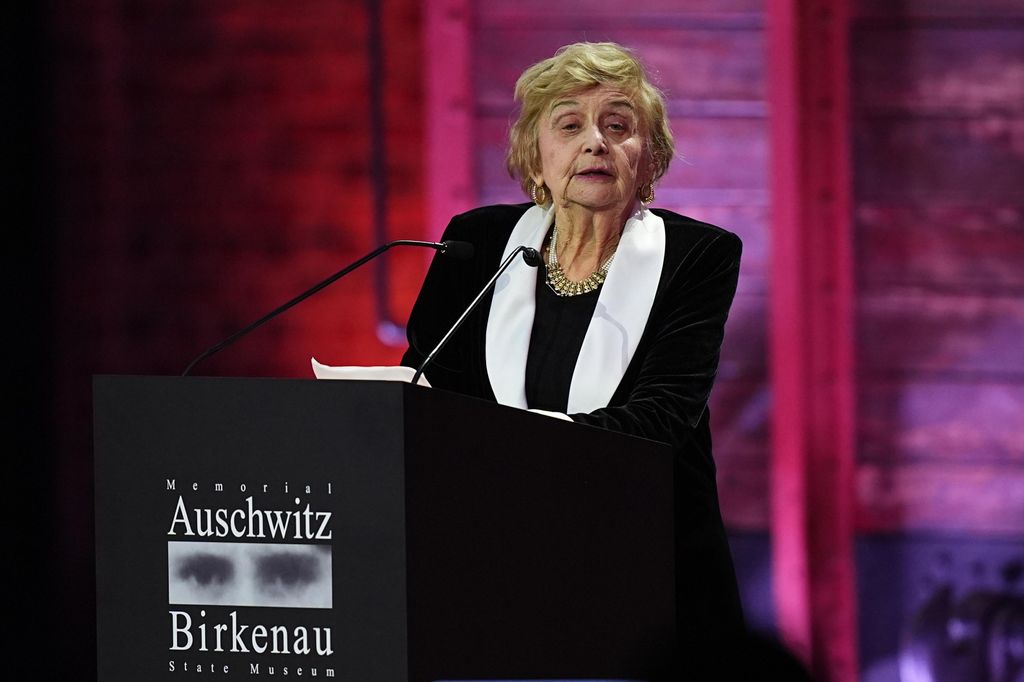 Tova Friedman, superviviente del holocausto durante conmemoración del 80 aniversario de la liberación de Auschwitz-Birkenau 