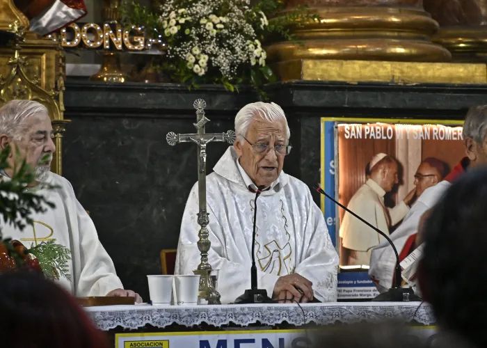 El padre Ángel en la misa de Carmen Sevilla