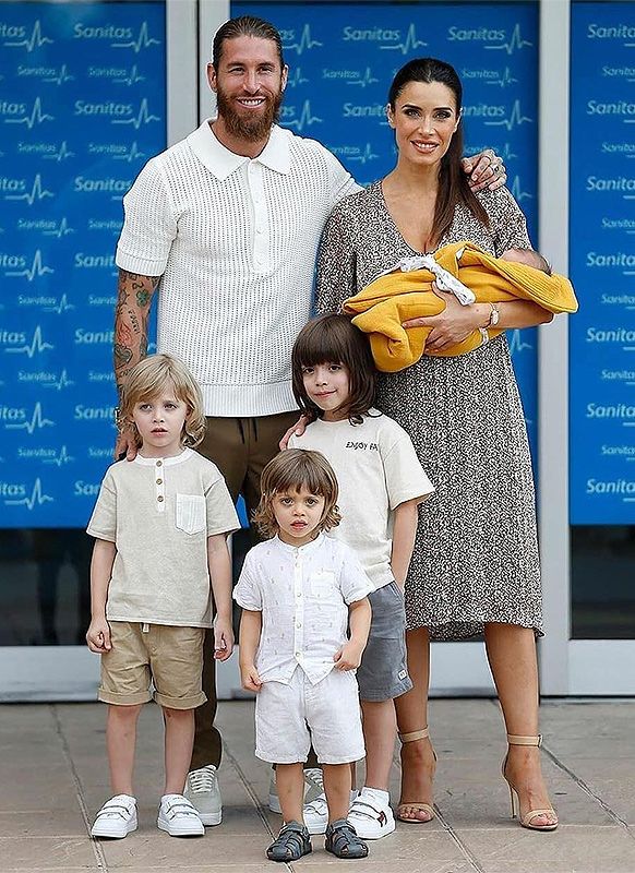 PIlar Rubio y Sergio Ramos con sus hijos