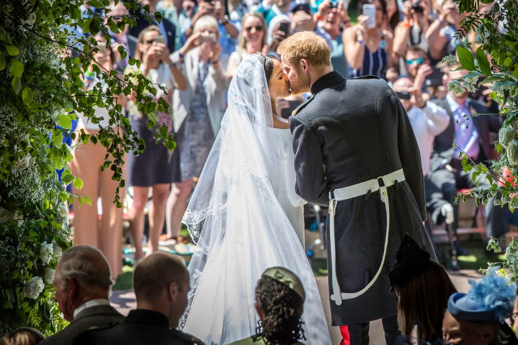 Beso de Meghan Markle y el príncipe Harry