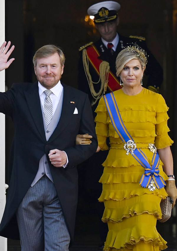 Máxima de Holanda con vestido amarillo de volantes