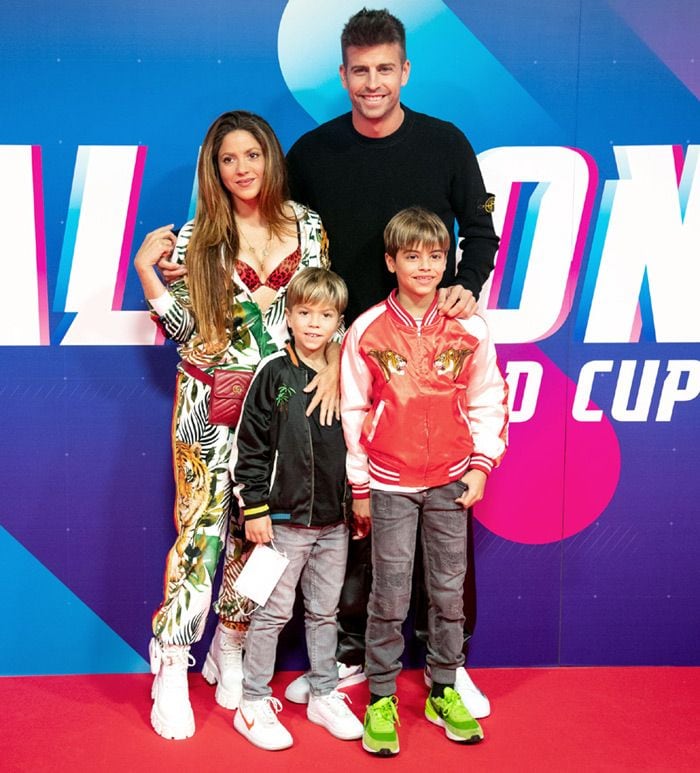 Shakira y Piqué con sus dos hijos