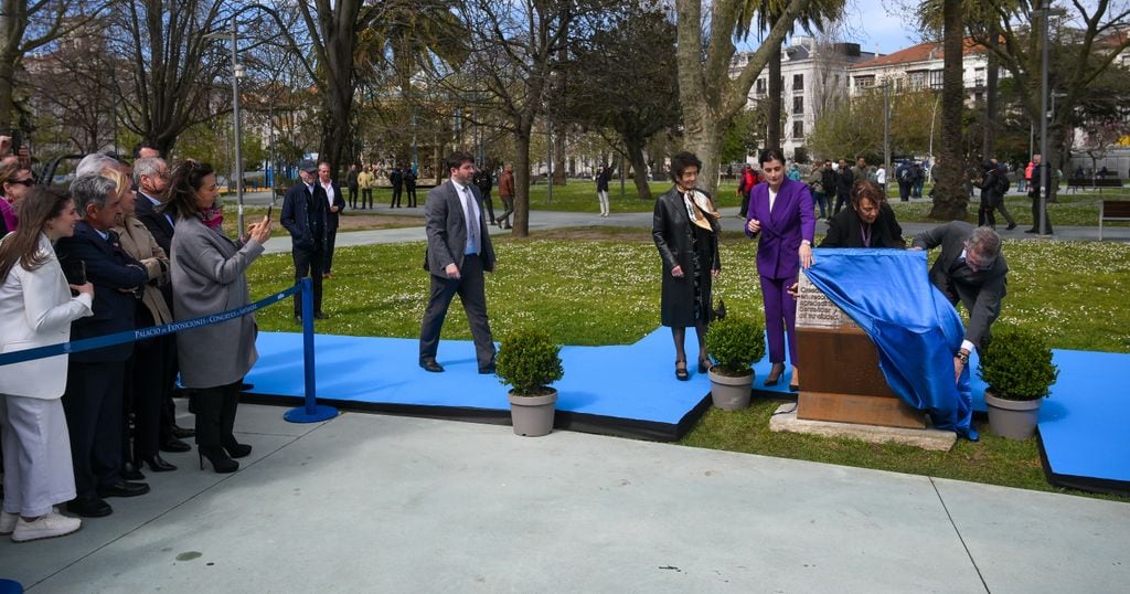 Santander inaugura una plaza en honor a Emilio Botín en los Jardines de Pereda