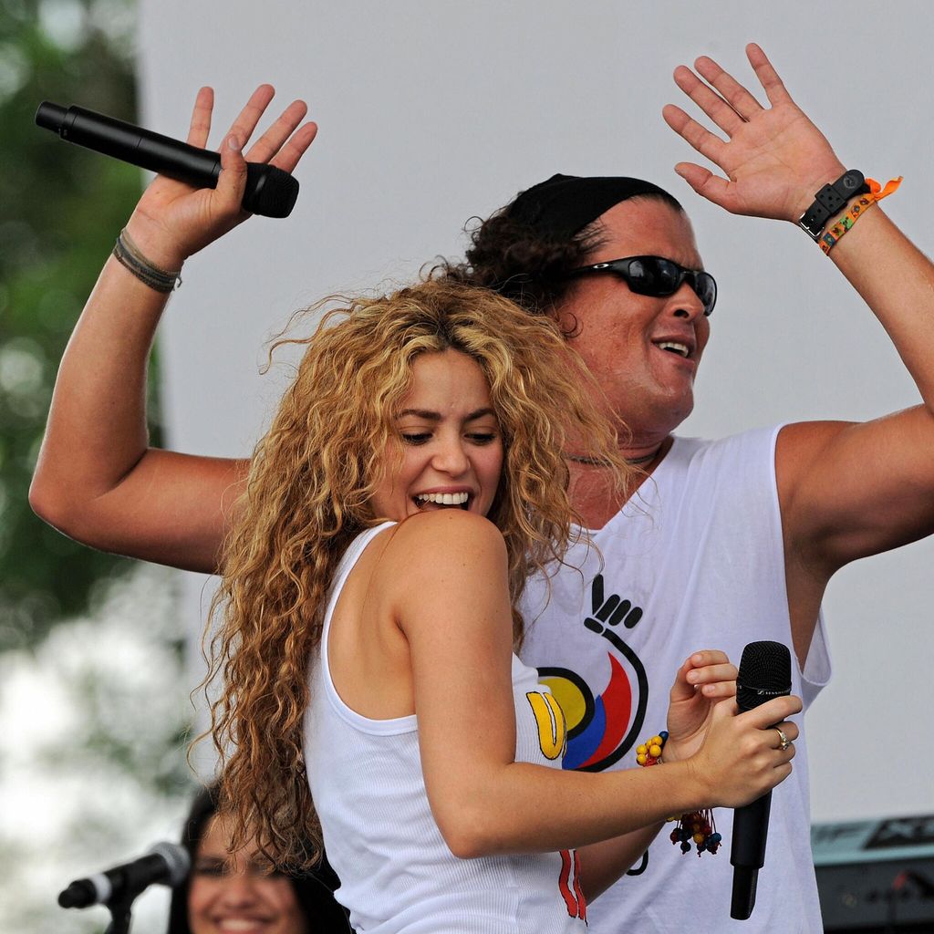 Colombian singers Shakira (L) and Carlos