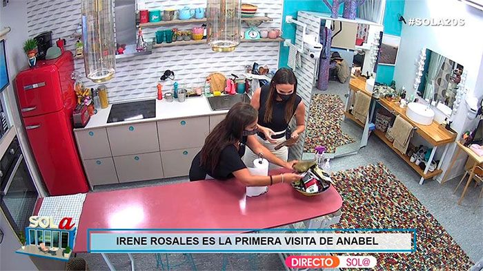 Irene Rosales y Anabel Pantoja en Sola