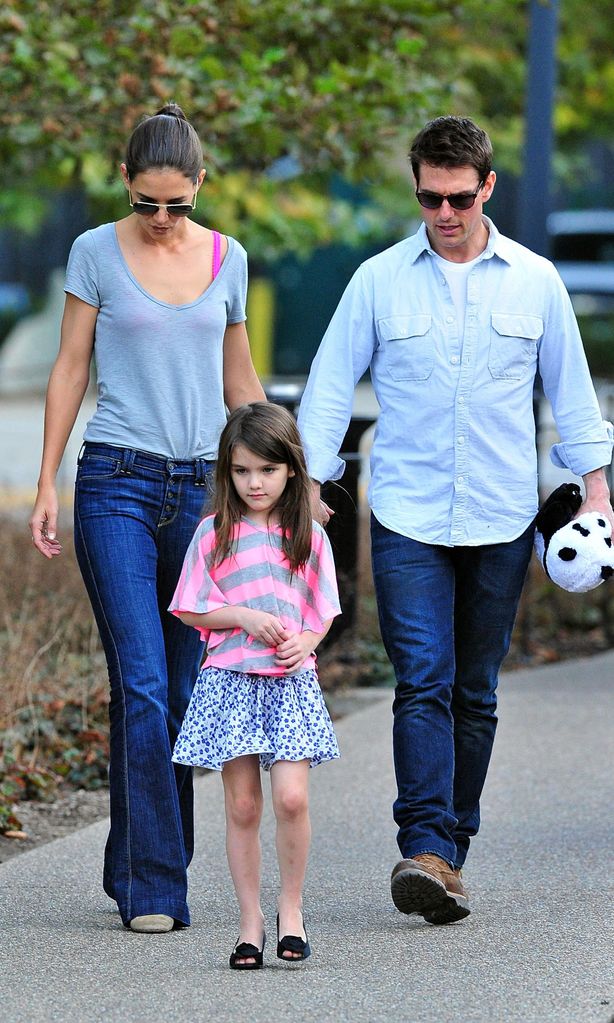 Tom Cruise is captured by loading a baby tenderly