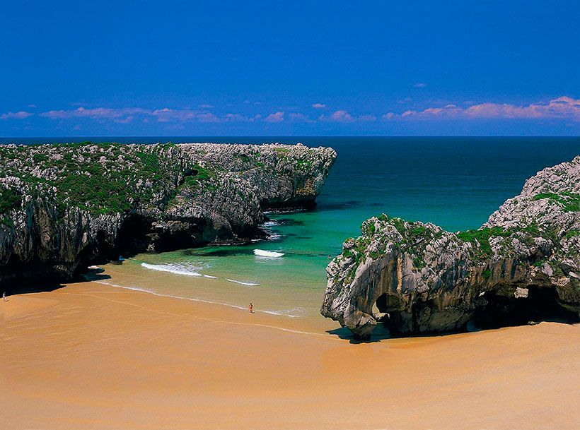 Playa-Cuevas-del-Mar-llanes-asturias