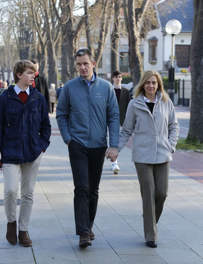 Iñaki Urdangarin, arropado por toda su familia, disfruta de un paseo por Vitoria