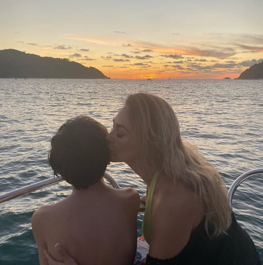 Aracely Arámbula y su hijo mayor