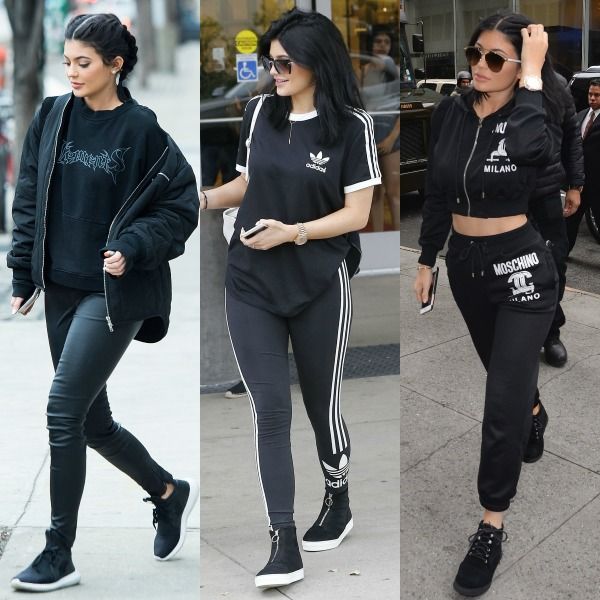 El athleisure: una constante de la que además participan todas las Kardashian-Jenner. Kylie es especialmente partidaria del color negro y de la logomanía, tanto de prendas 100% deportivas, como Adidas, como del look deportivo de lujo, como el chándal de Moschino de la derecha, o los mix de prendas deportivas y de calle, incluidas las de la colección Yeezy de Kanye West. Un ejemplo: el segundo look empezando por la izquierda, mezcla al mismo tiempo una sudadera de Vetements con una cazadora bomber, zapatillas Adidas y unos leggings de piel por valor de 900 €.
