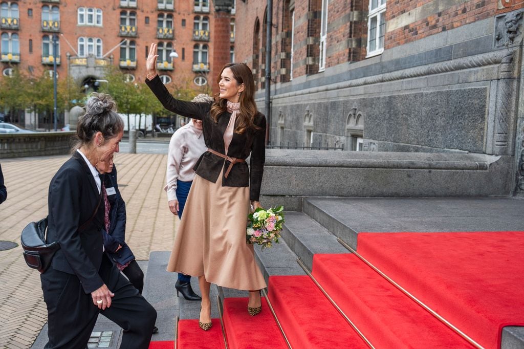 La reina danesa llegó al ayuntamiento de Copenhague con un gran outfit 