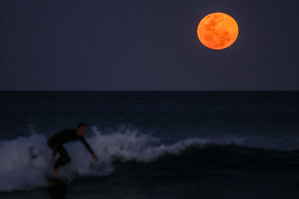 Superluna sobre el mar