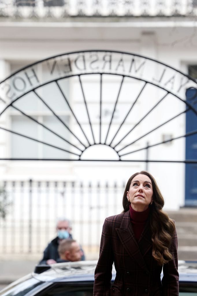 Kate Middleton visita el hospital en el que se trató de cáncer 