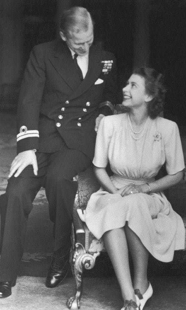 the couple met in 1934 when they attended princess marina of greece 39 s wedding to the duke of kent who was an uncle of princess elizabeth per the royak family 39 s website 