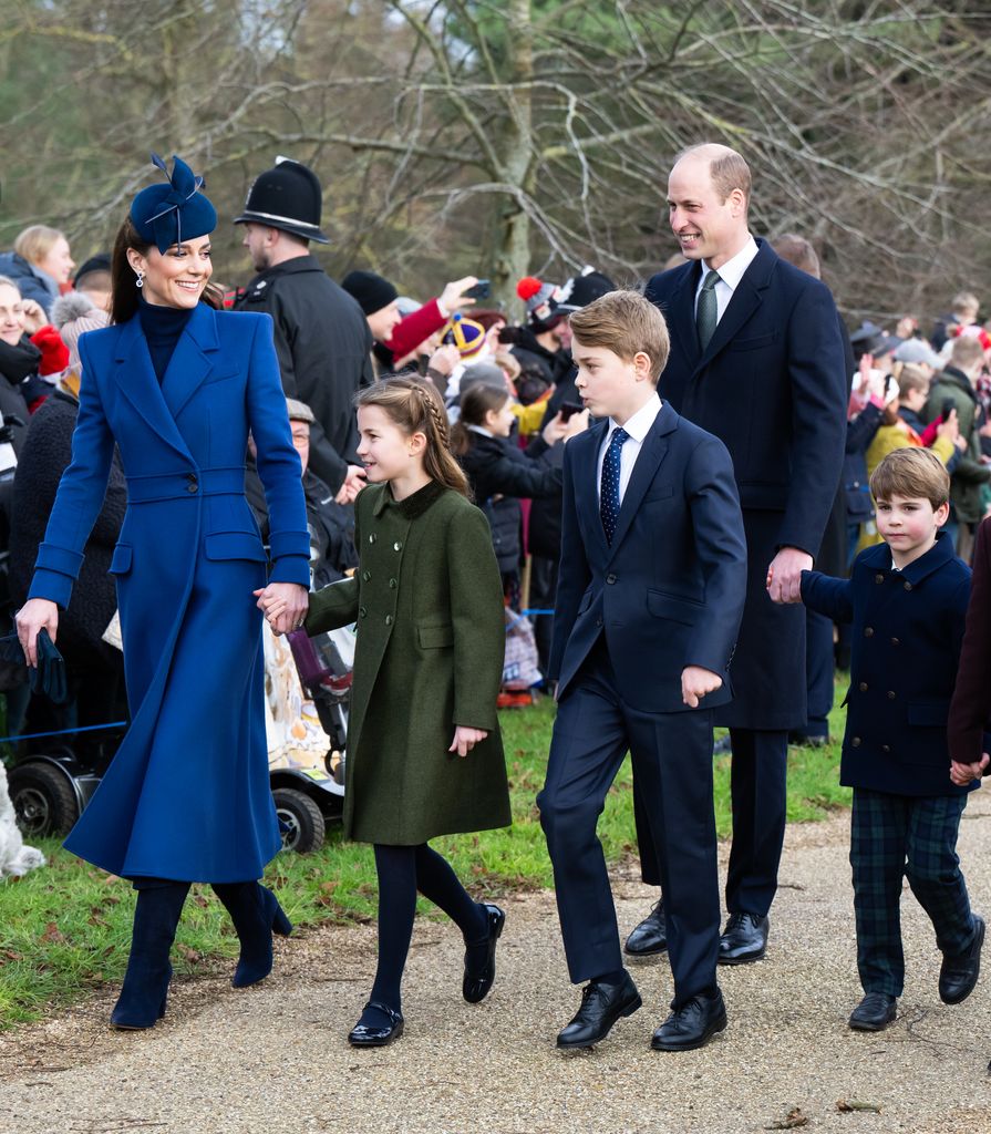 Kate Middleton y el Príncipe Guillermo con sus hijos, la princesa Charlotte, el Príncipe George y el Louis