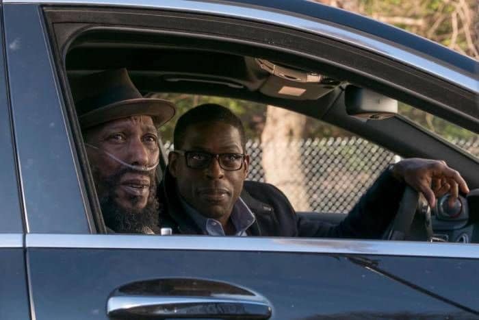 Sterling Brown con Ron Cephas Jones