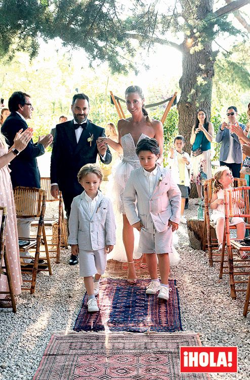 En ¡HOLA! Gemma Mengual y Enric Martín celebran de nuevo su boda, bailando bajo las estrellas