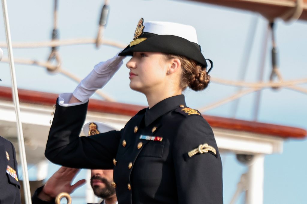 LA PRINCESA LEONOR SE EMBARCA EN EL JUAN SEBASTIAN ELCANO