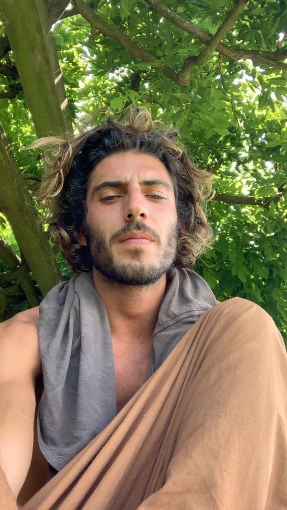 Sito Pons defiende la decisión de su hijo, Axel Pons, de recorrer el mundo descalzo: ‘Está haciendo su camino’ 