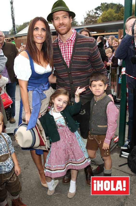 Xabi Alonso, Nagore Aranburu y sus hijos mayores