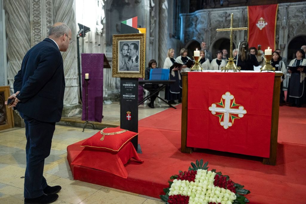 Manuel Filiberto de Saboya en la misa en memoria de sus abuelos en la Abadía Hautecombe